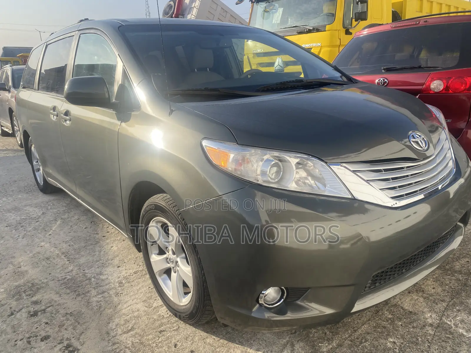 Toyota Sienna LE FWD 8-Passenger 2013 Gray