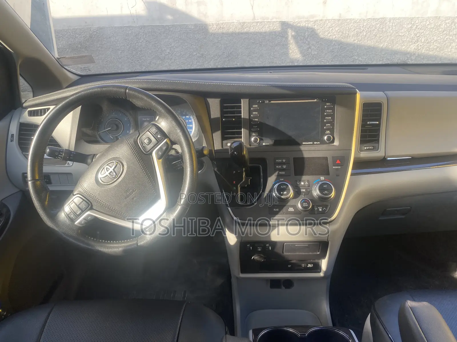 Toyota Sienna XLE FWD 2019 Black