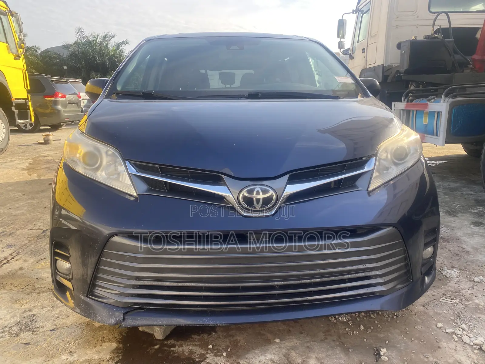 Toyota Sienna XLE FWD 2019 Black