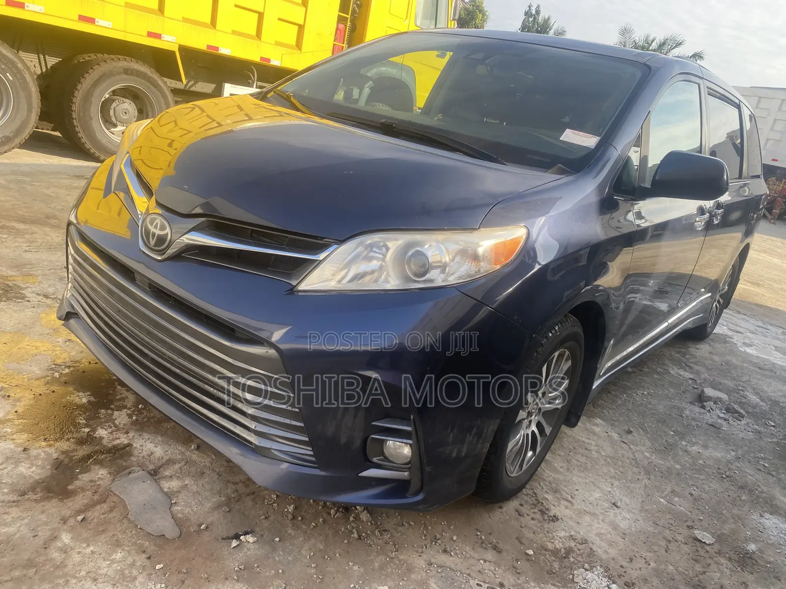 Toyota Sienna XLE FWD 2019 Black