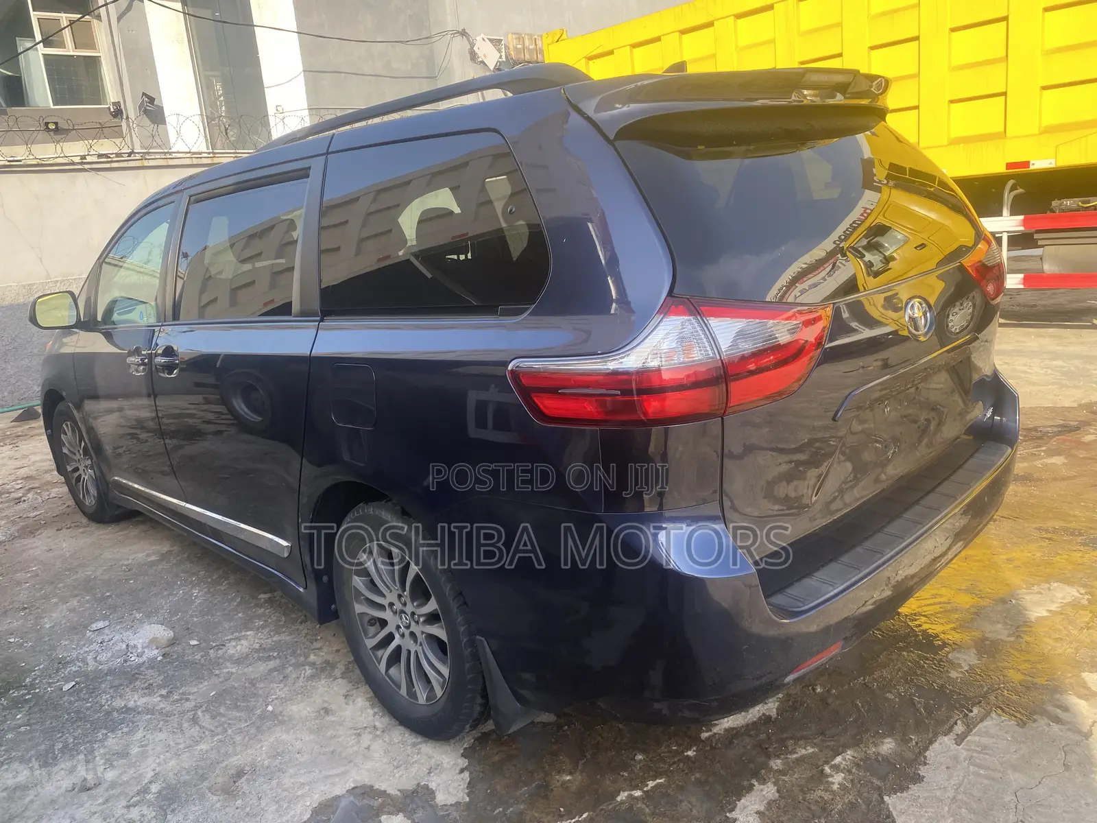 Toyota Sienna XLE FWD 2019 Black