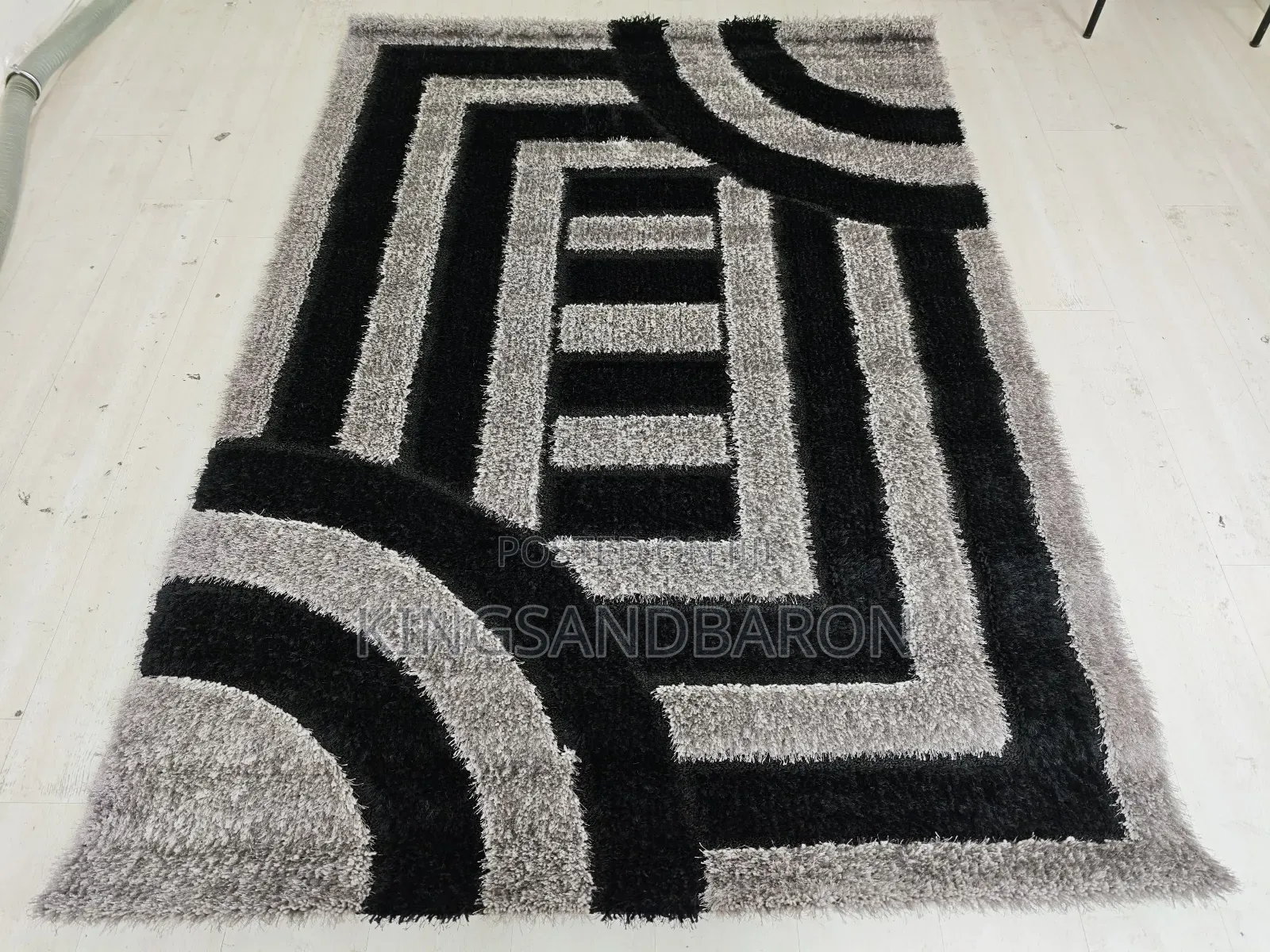 7x10fts Blackand Grey Pattern Shaggy Center Rug