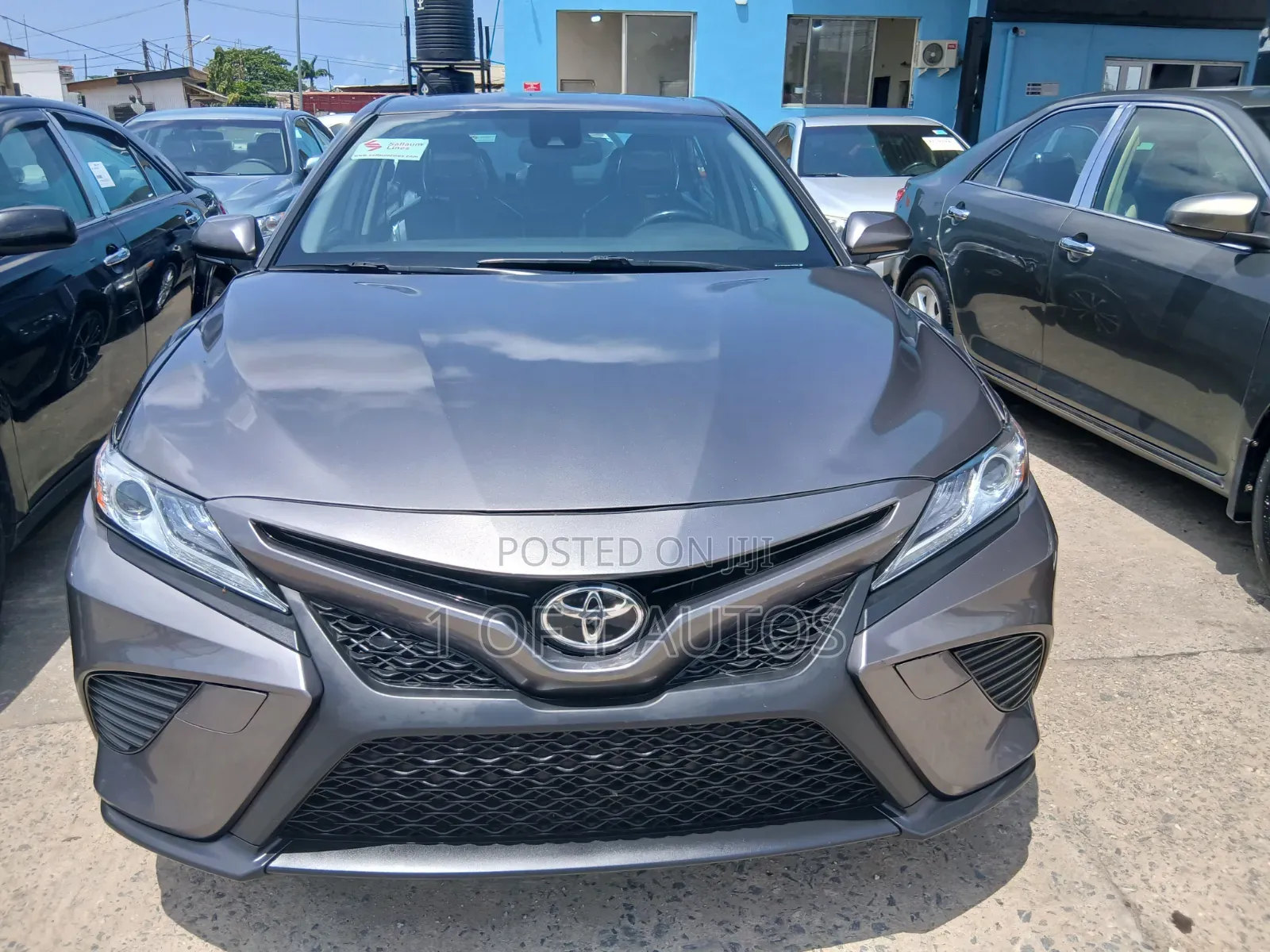 Toyota Camry SE FWD 2020 Gray