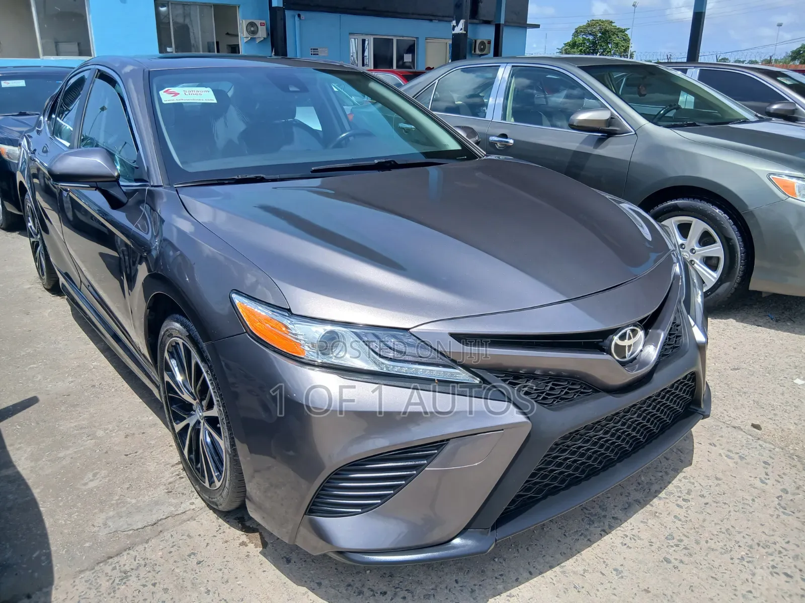 Toyota Camry SE FWD 2020 Gray