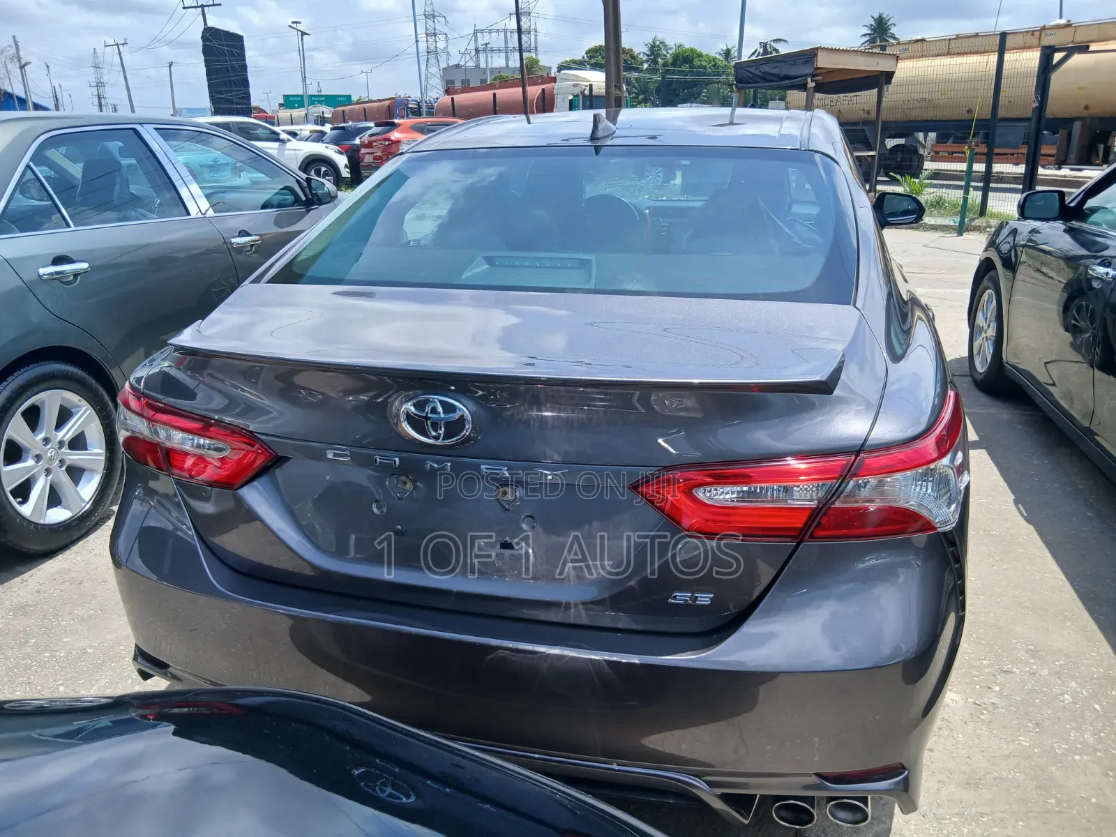 Toyota Camry SE FWD 2020 Gray