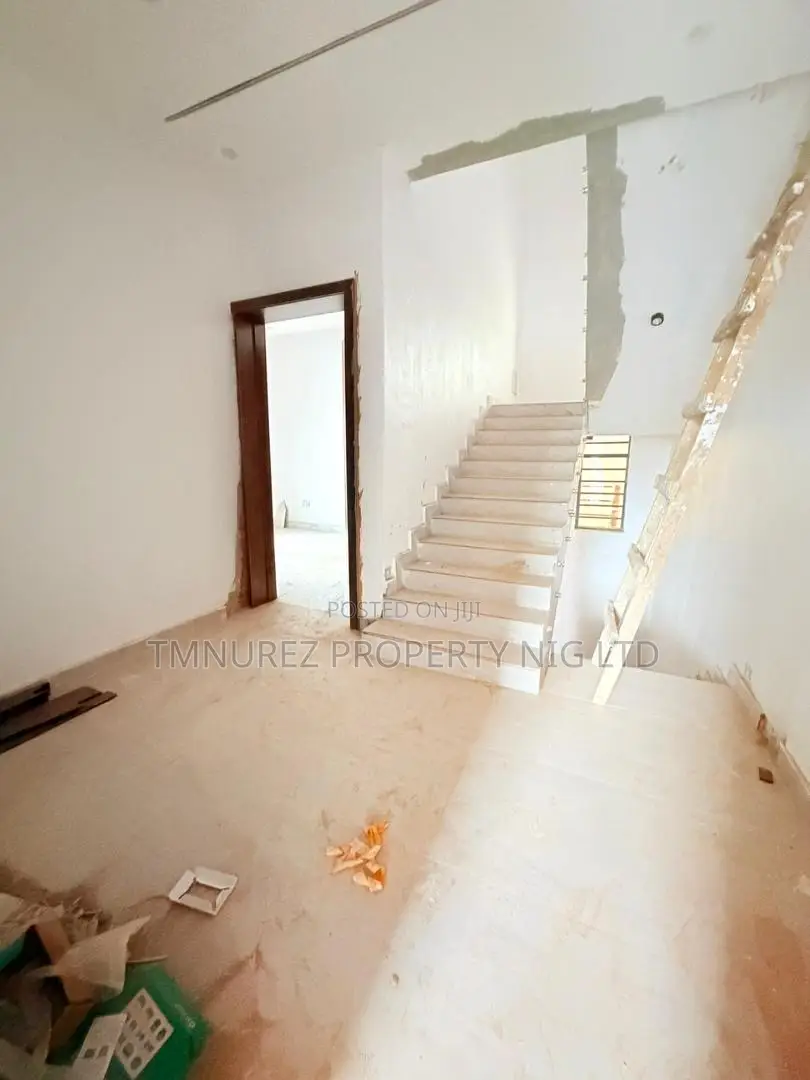 5bdrm Duplex in Ikeja for sale