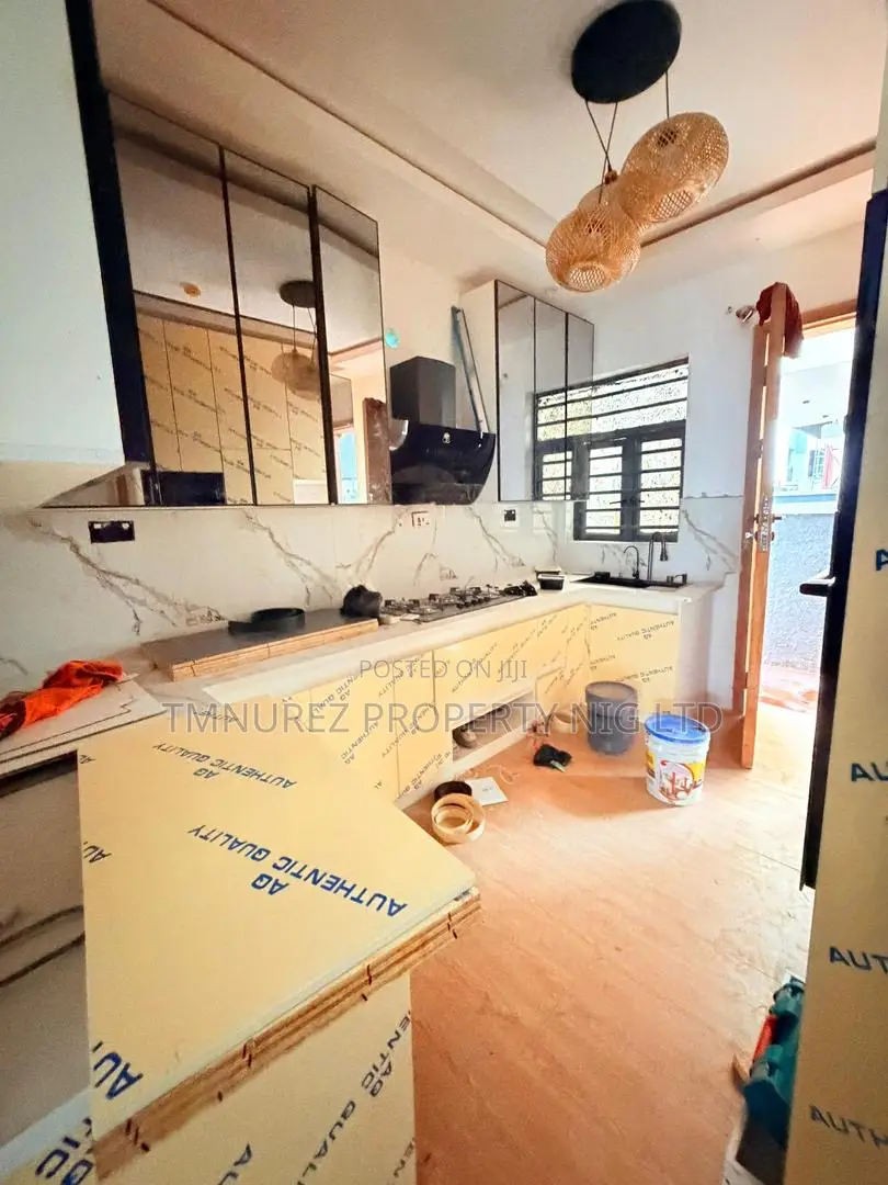5bdrm Duplex in Ikeja for sale