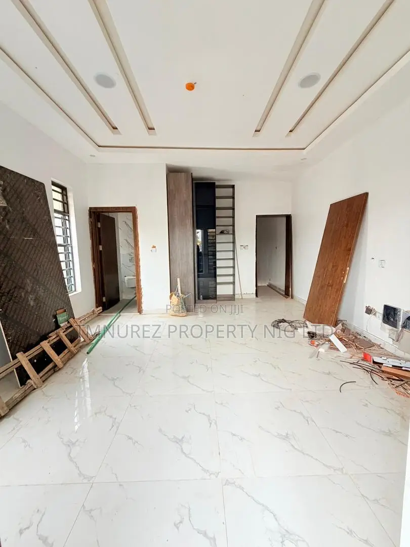 5bdrm Duplex in Ikeja for sale