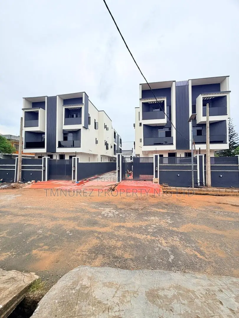 5bdrm Duplex in Ikeja for sale