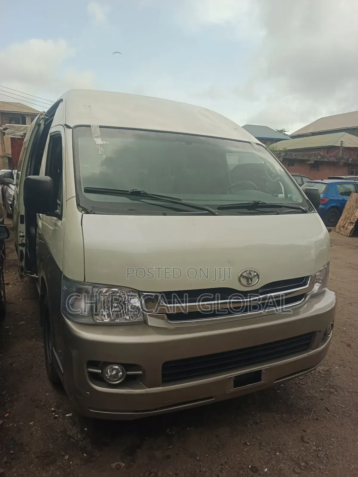 Toyota HiAce 2010 White