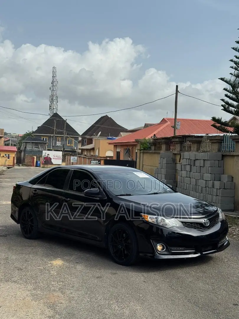 Toyota Camry SE V6 4dr Sedan (3.5L 6cyl 6A) 2012 Black