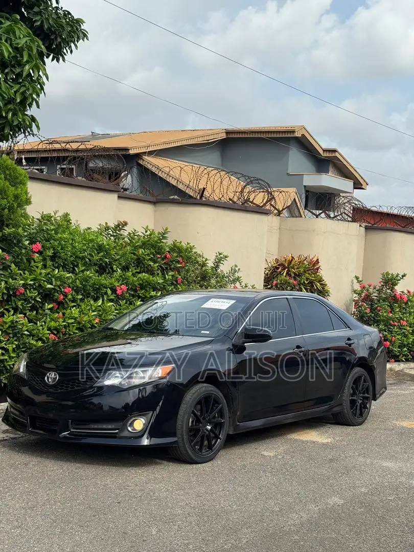 Toyota Camry SE V6 4dr Sedan (3.5L 6cyl 6A) 2012 Black