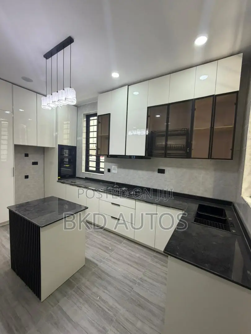 4bdrm Duplex in Ikota for sale
