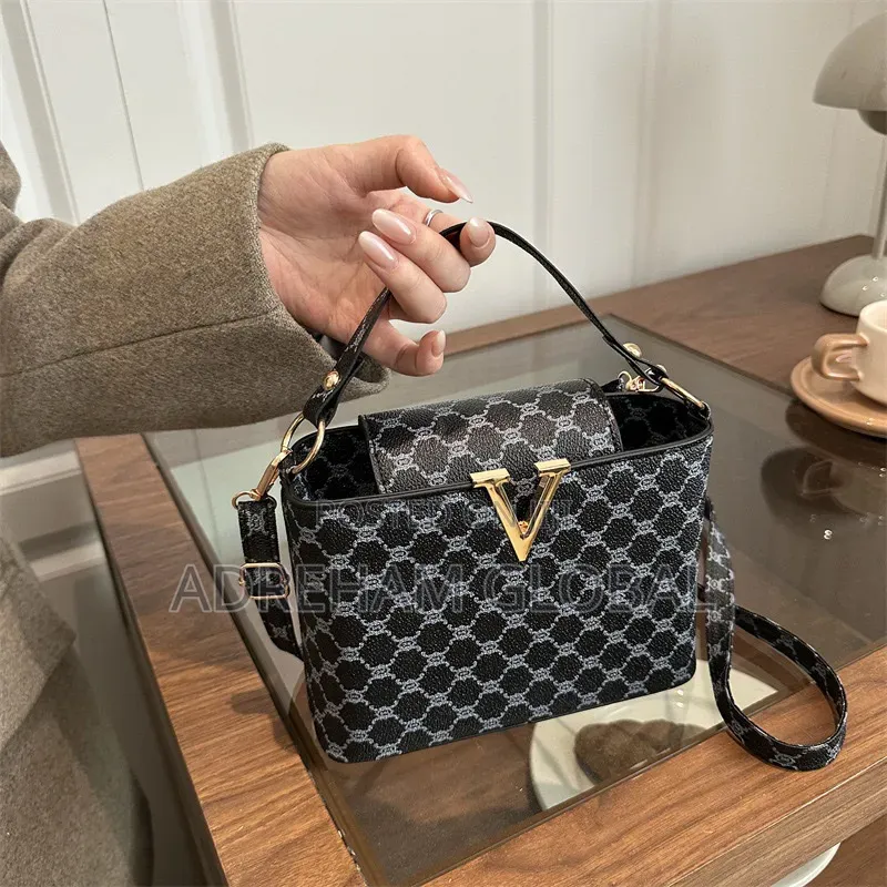 Lois Quality v Design Bucket Bag