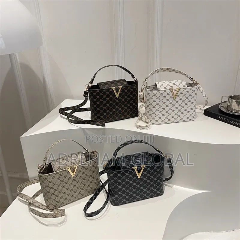 Lois Quality v Design Bucket Bag