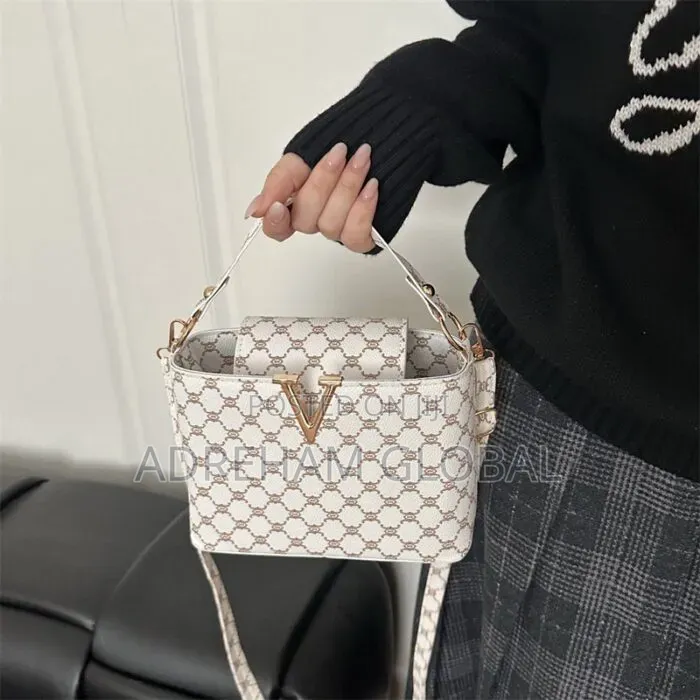 Lois Quality v Design Bucket Bag