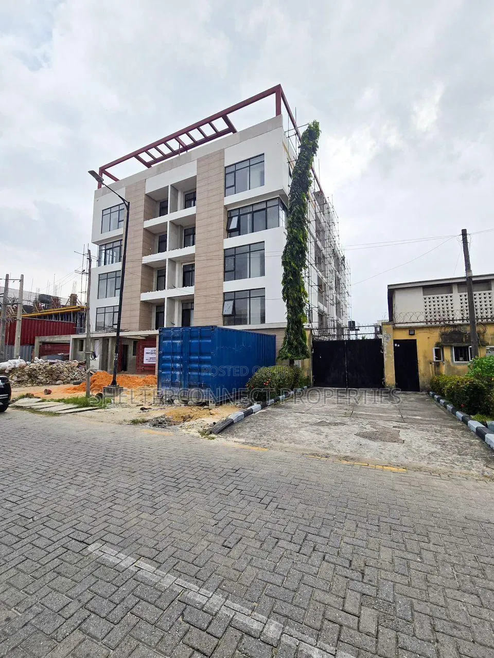 3bdrm Apartment in Lekki Phase 1 for sale