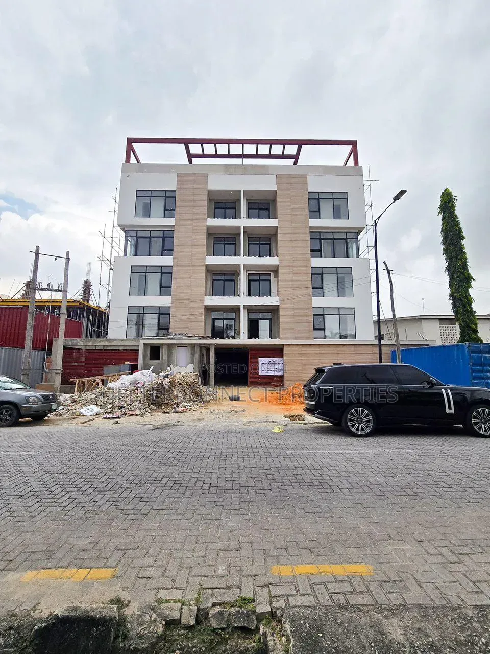 3bdrm Apartment in Lekki Phase 1 for sale