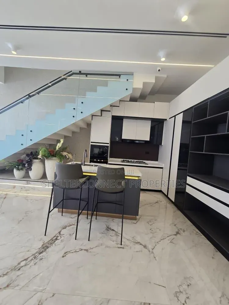 5bdrm Duplex in Lekki Phase 1 for sale