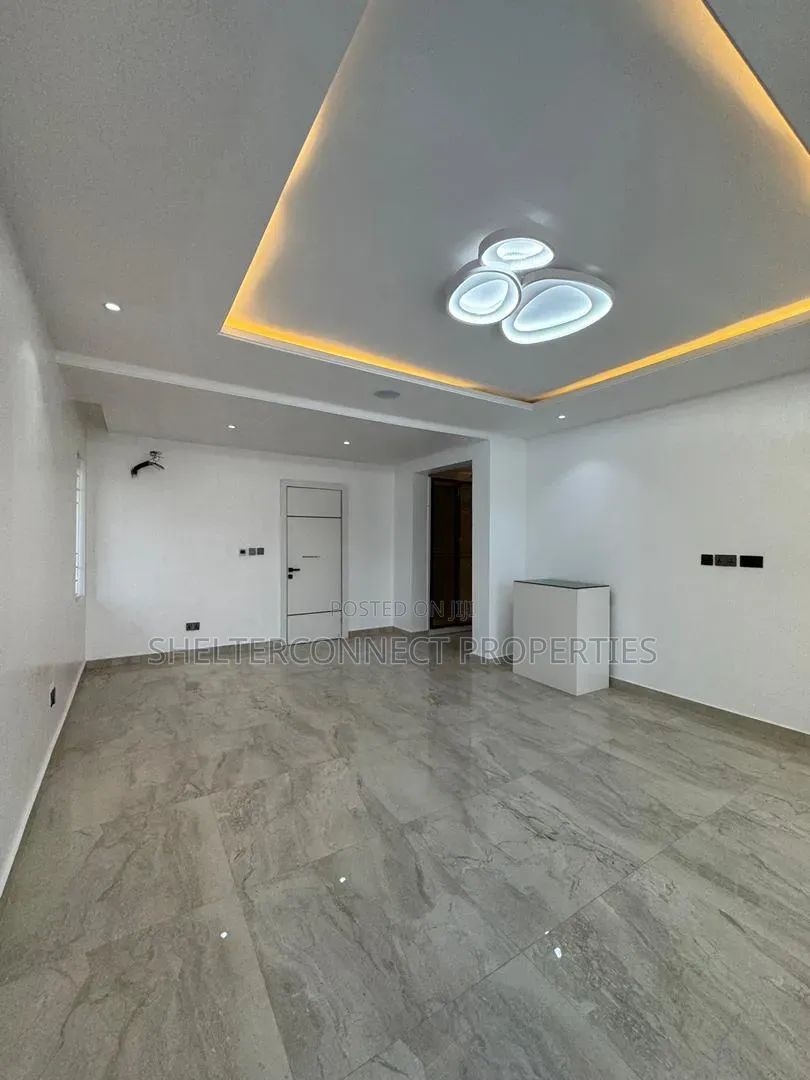 5bdrm Duplex in Lekki Phase 1 for sale