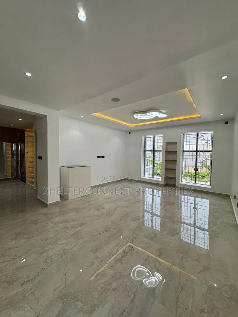 5bdrm Duplex in Lekki Phase 1 for sale