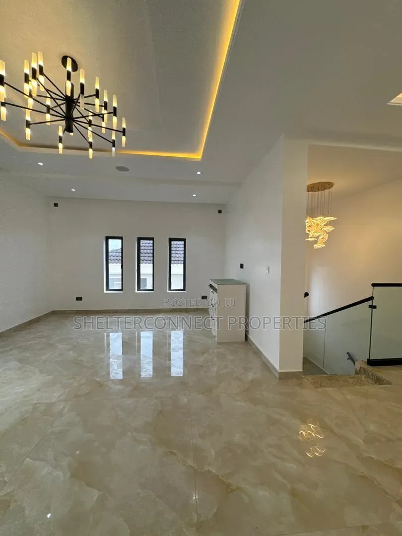 5bdrm Duplex in Lekki Phase 1 for sale