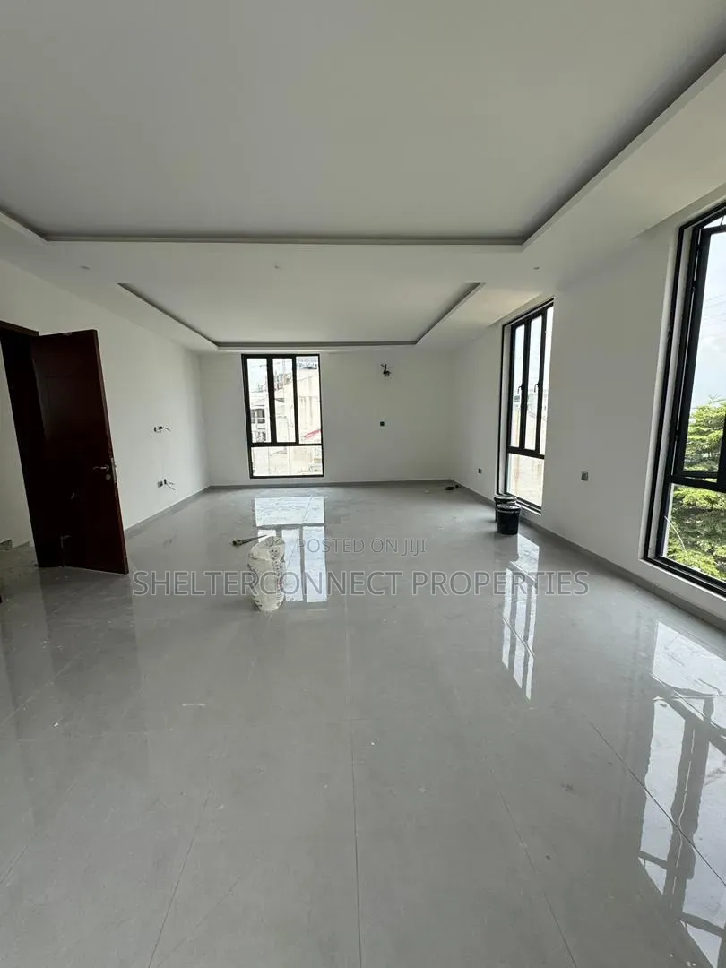5bdrm Duplex in Banana Island for sale