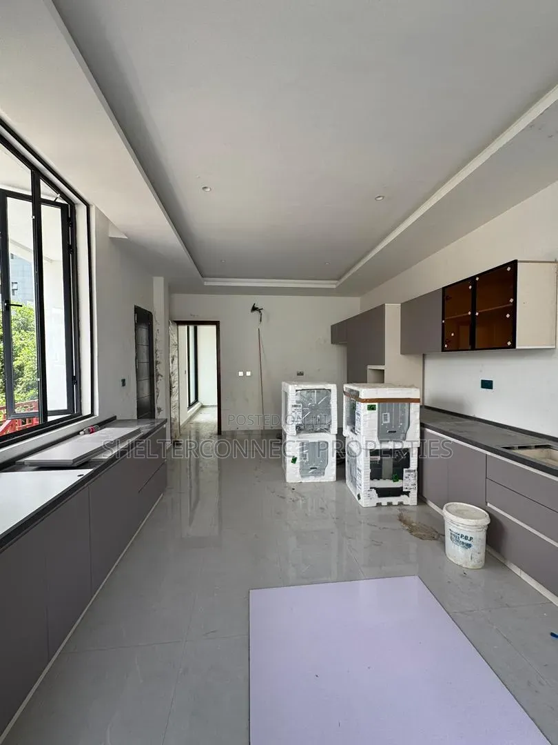 5bdrm Duplex in Banana Island for sale