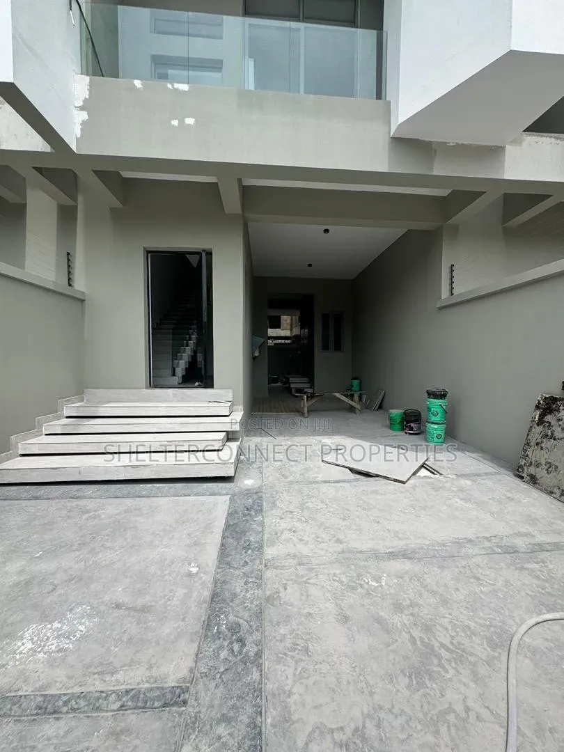 4bdrm Duplex in Lekki Phase 1 for sale