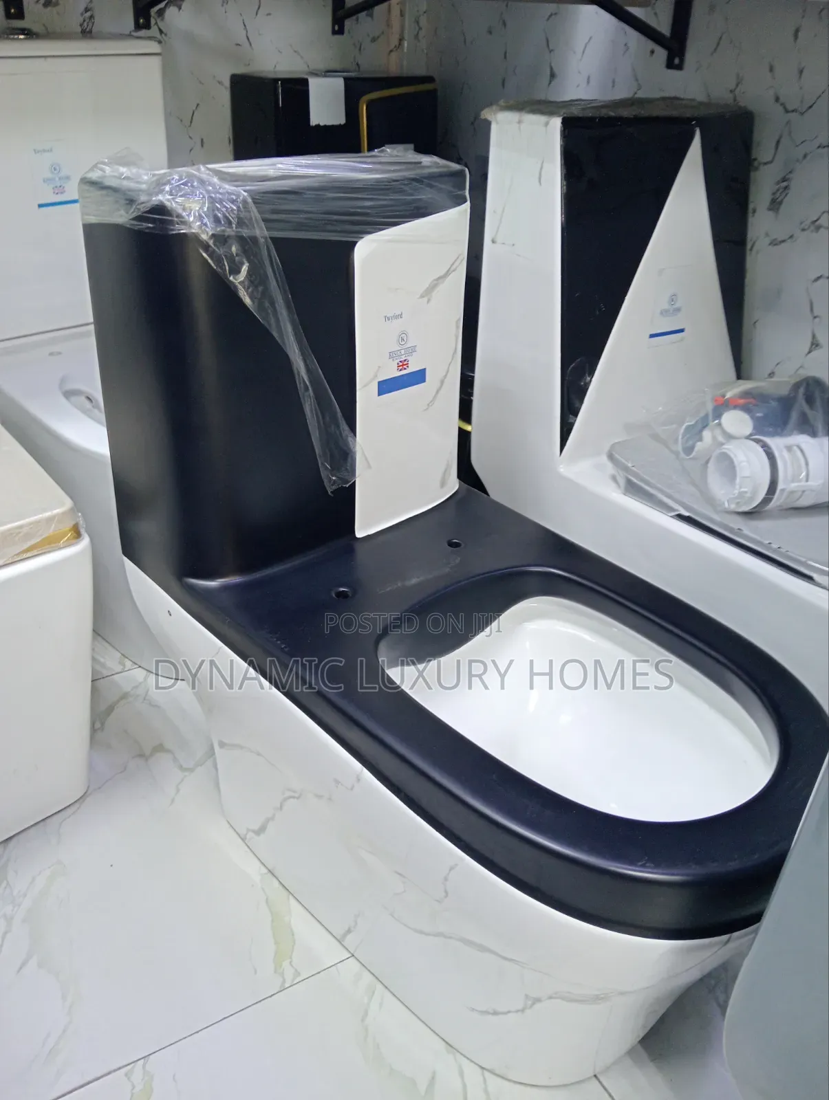 Married Black and White Design Wc With Wash Hand Basin