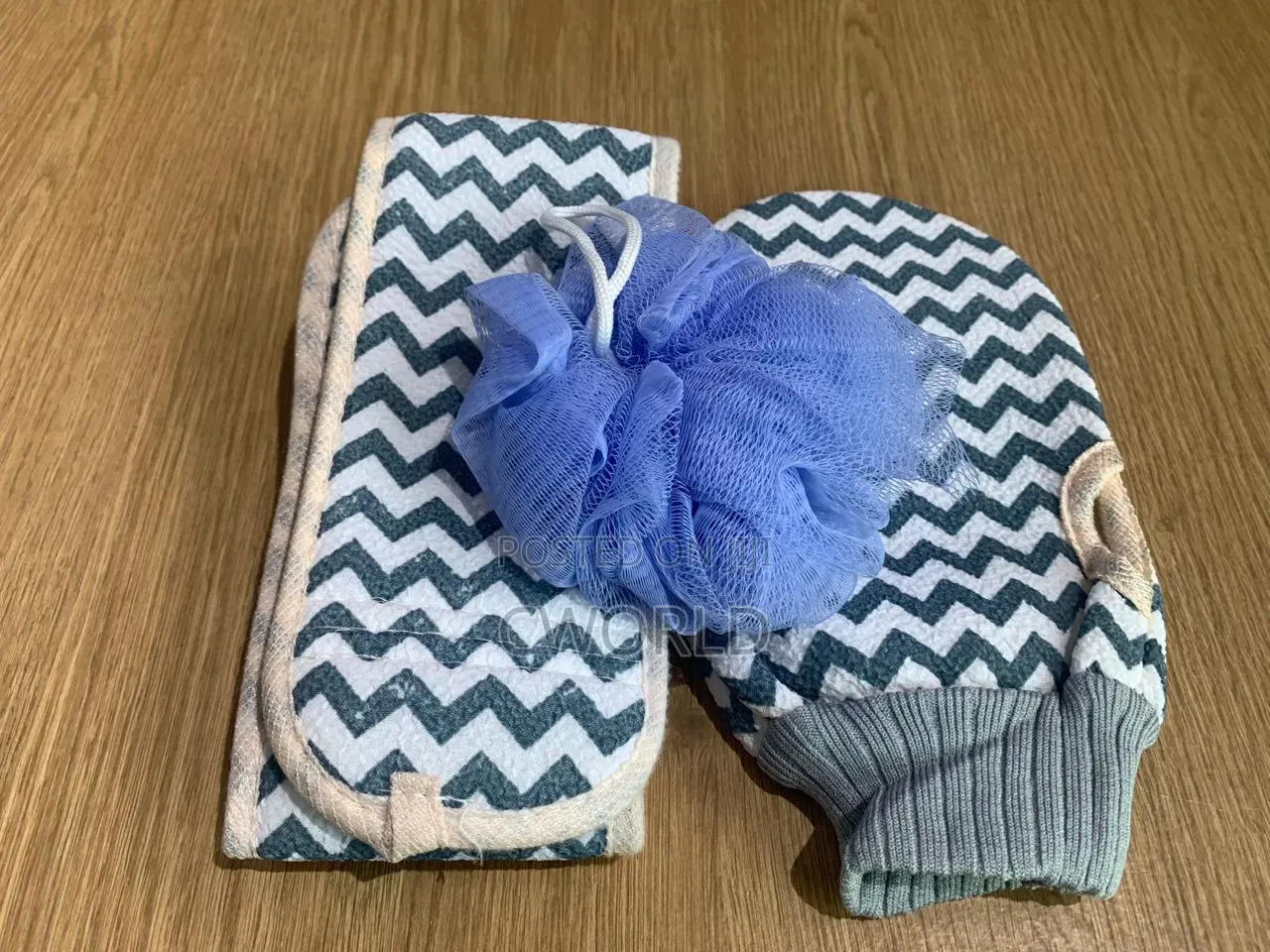 3-Piece Exfoliating Bath Set With Back Scrubber