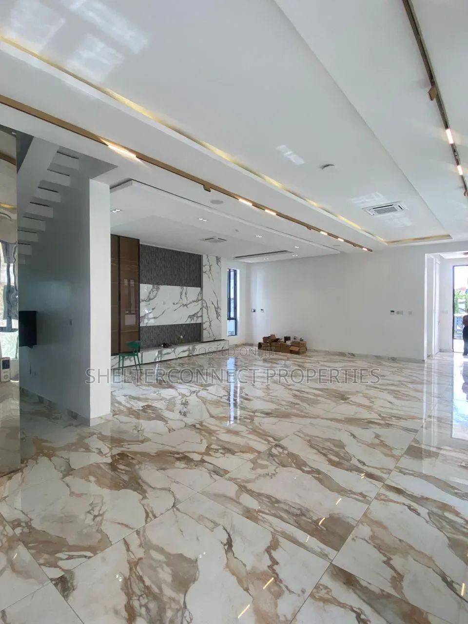 5bdrm Duplex in Osapa london for sale