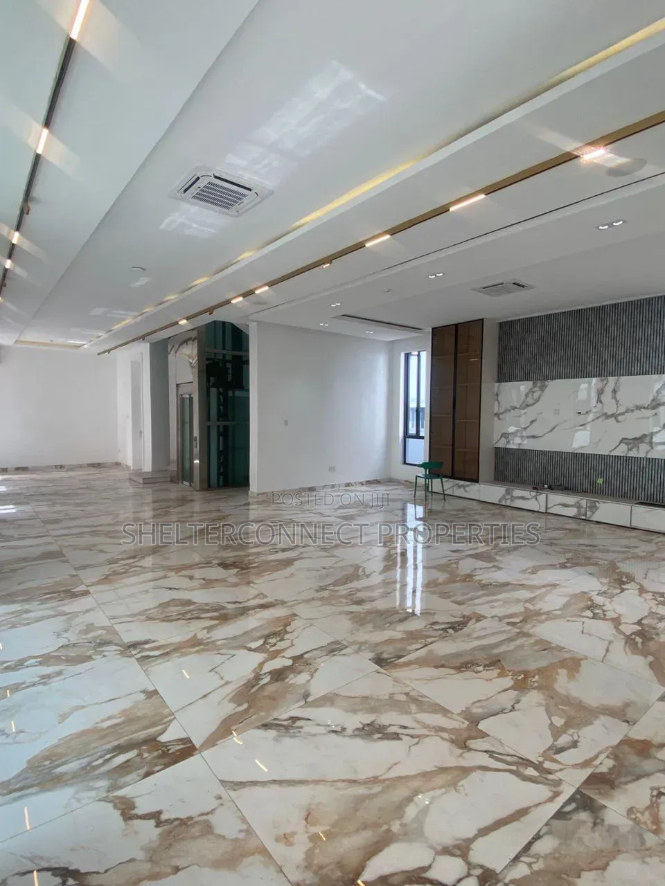 5bdrm Duplex in Osapa london for sale