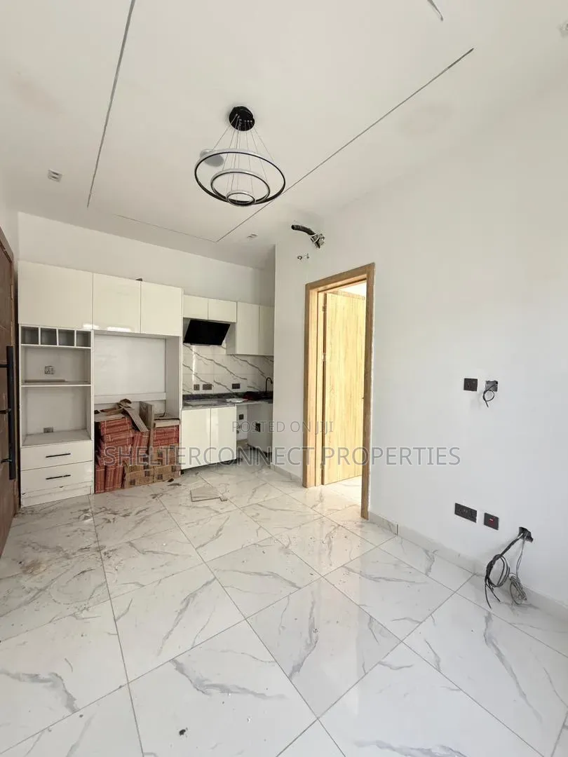 1bdrm Apartment in Lekki Expressway for sale