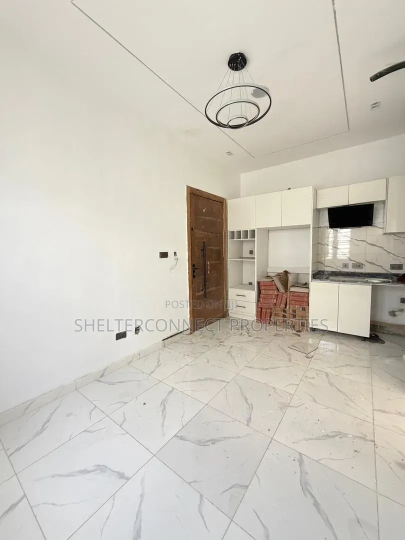 1bdrm Apartment in Lekki Expressway for sale
