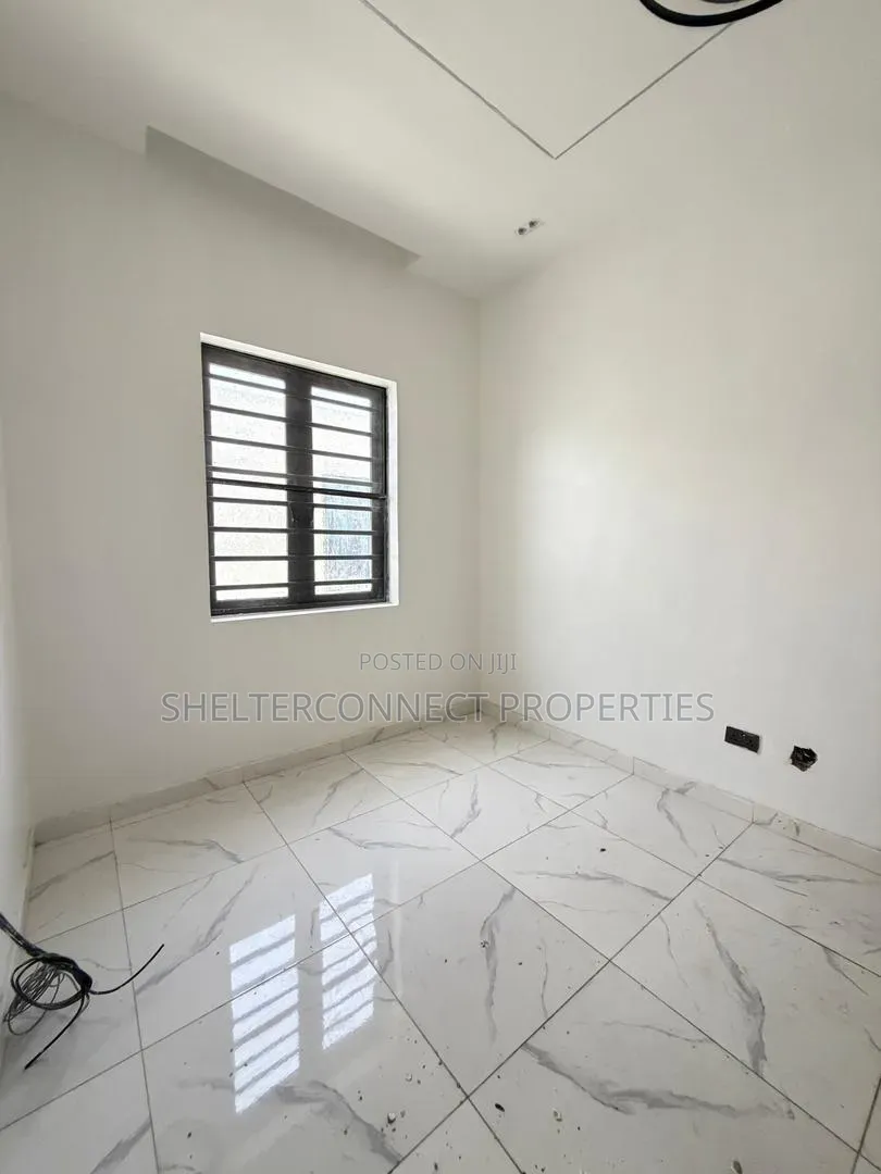 1bdrm Apartment in Lekki Expressway for sale