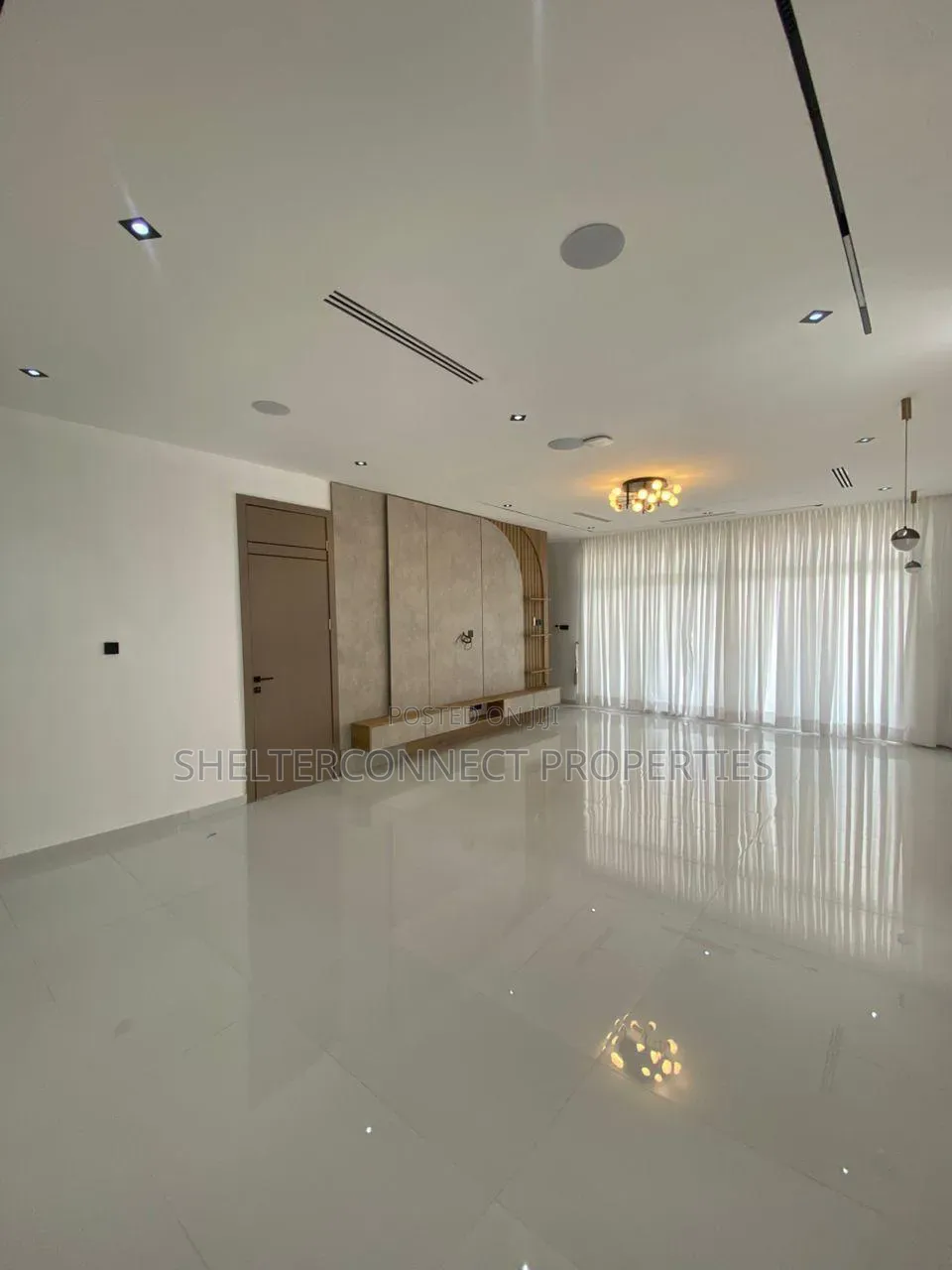 5bdrm Duplex in Ikate for sale