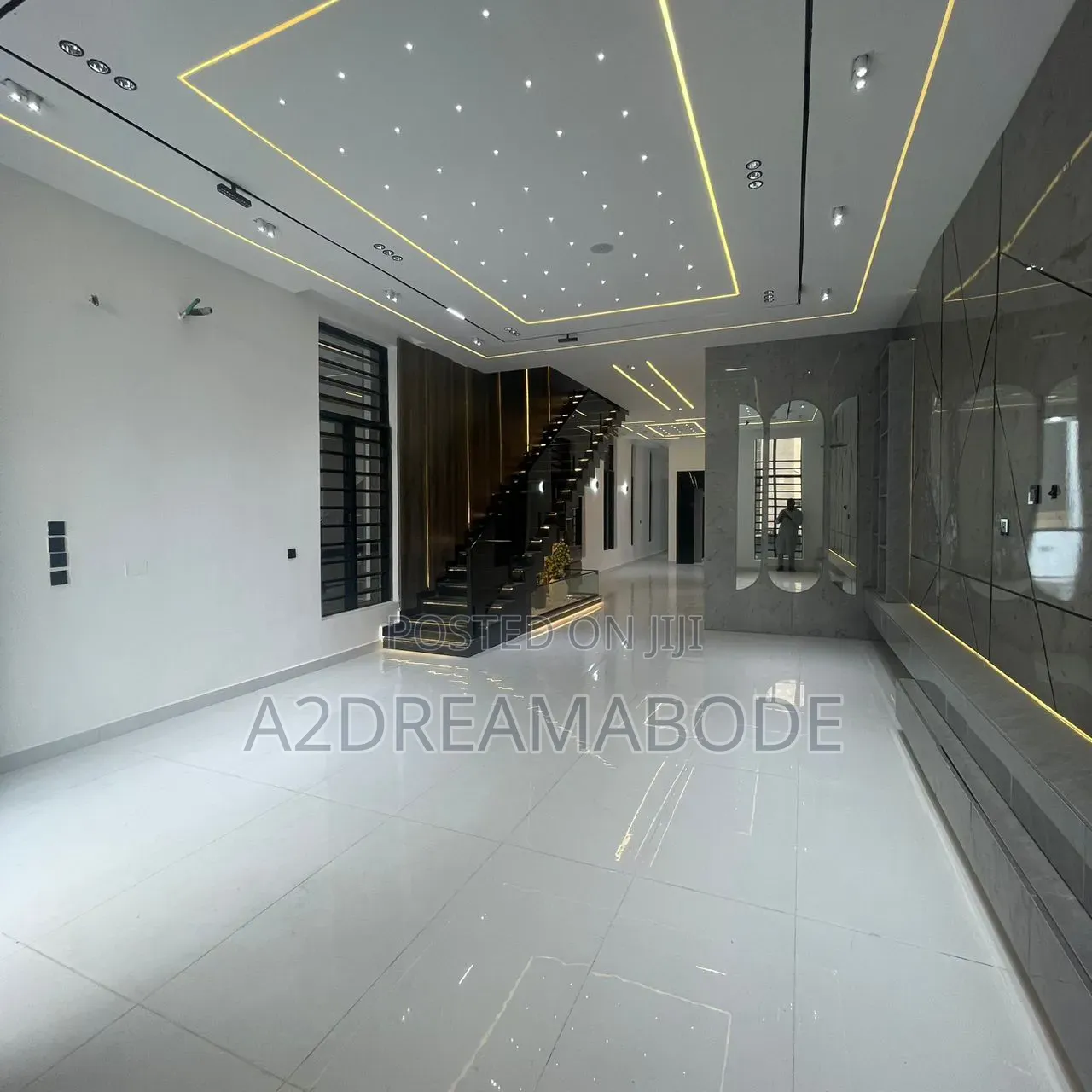 5bdrm Duplex in Chevron for sale