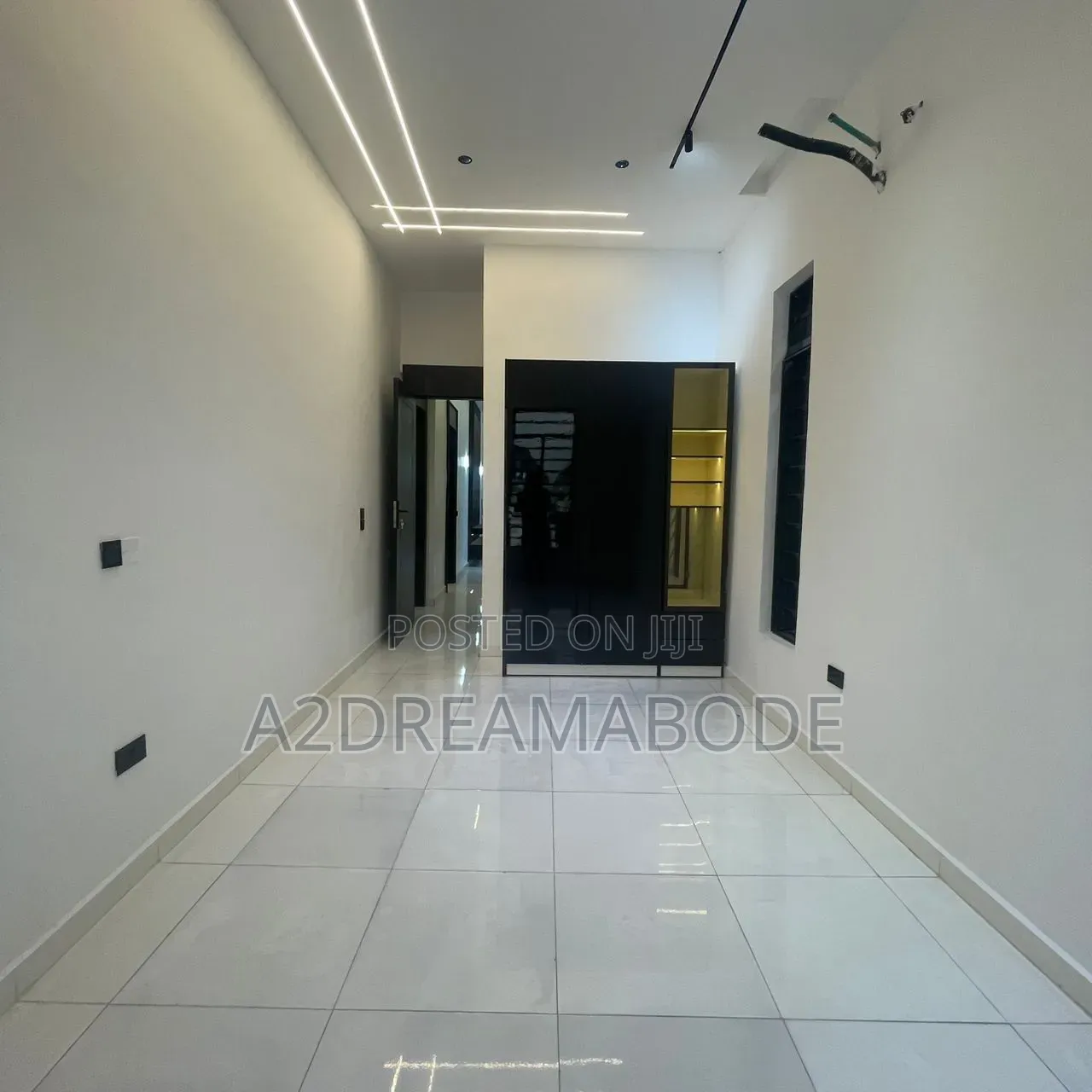 5bdrm Duplex in Chevron for sale