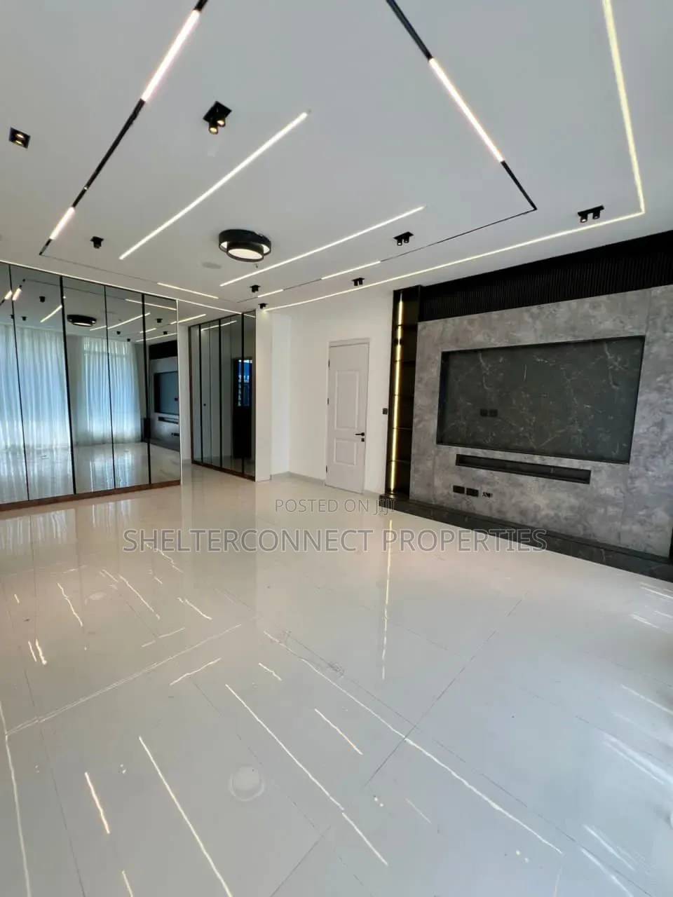 4bdrm Duplex in Chevron for sale
