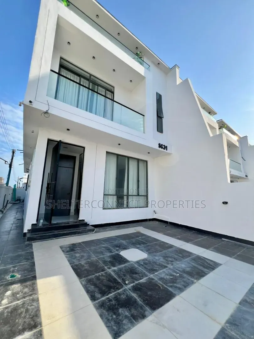 5bdrm Duplex in Chevron for sale
