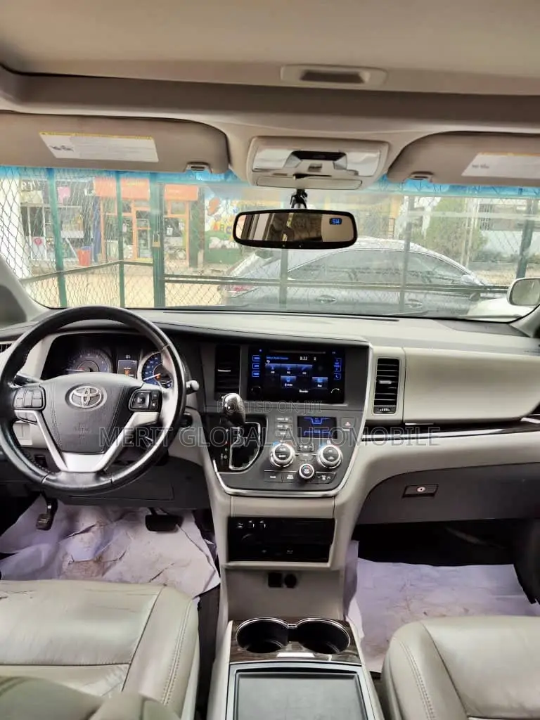 Toyota Sienna 2015 Blue