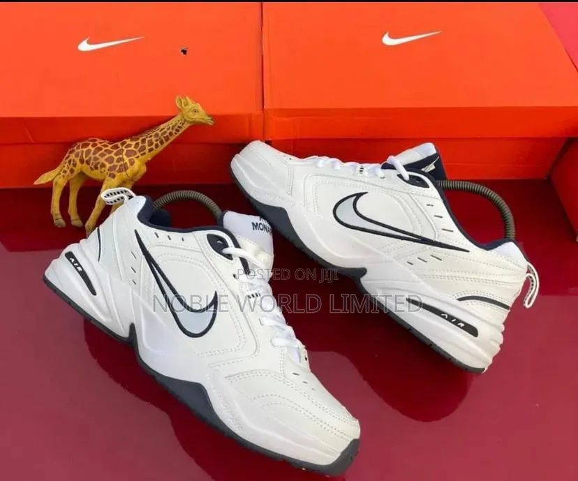 White Nike Sneakers Chido 7g