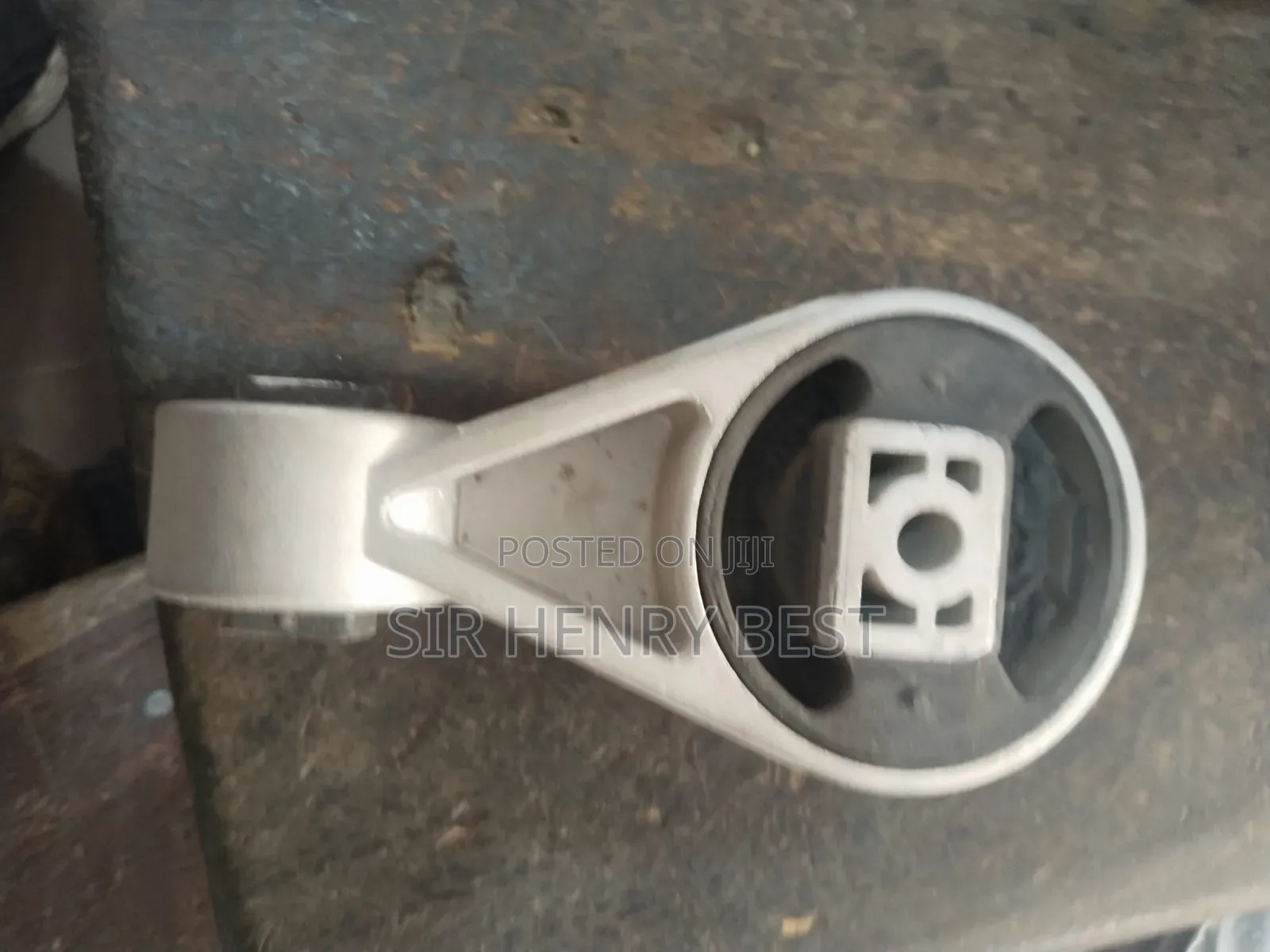 Engine Seat Upper.Ford Focus.2.0 L .2014