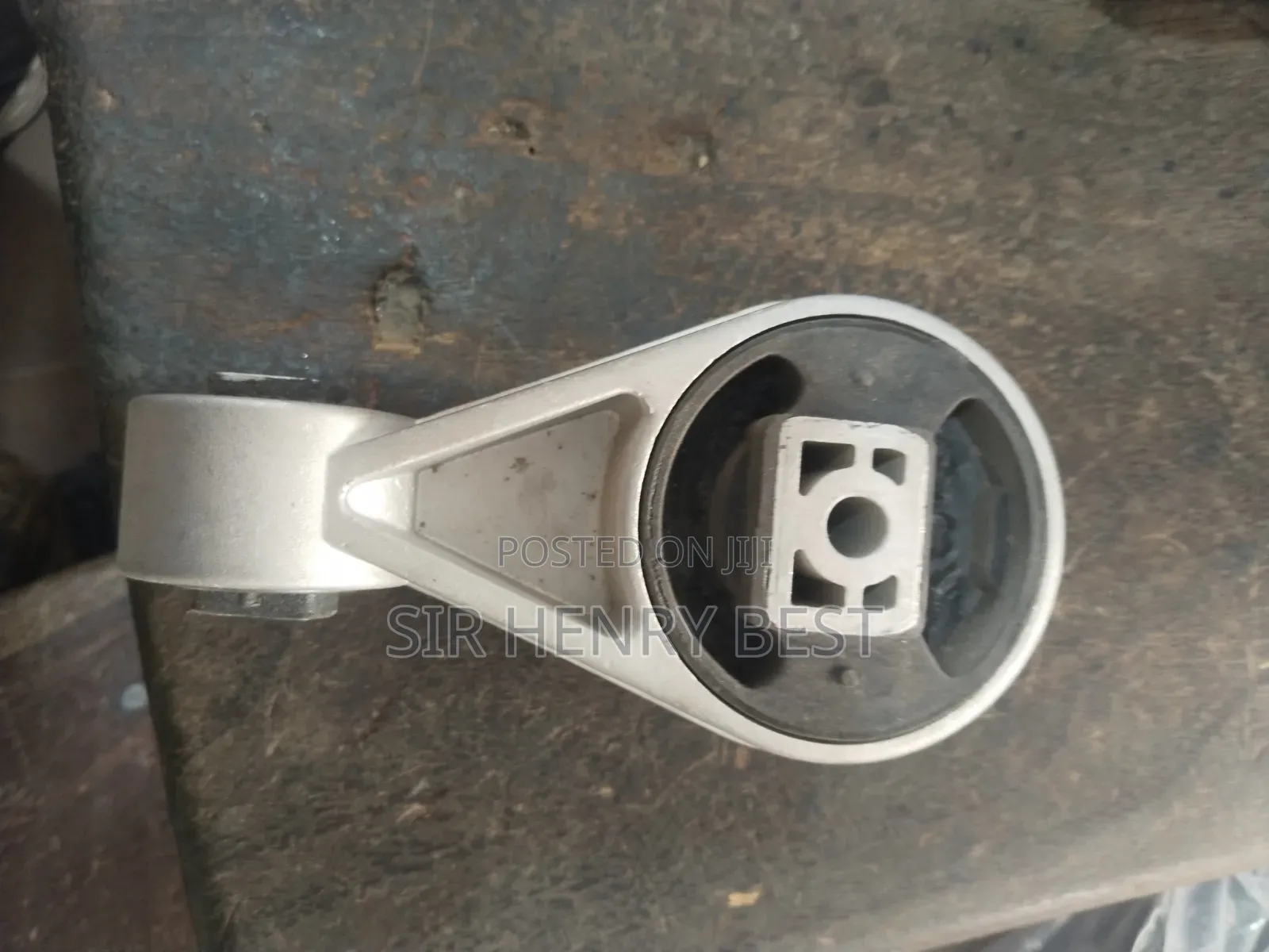 Engine Seat Upper.Ford Focus.2.0 L .2014