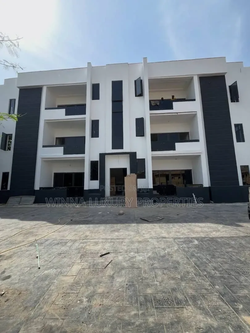 3bdrm Apartment in Wuse 2 for sale