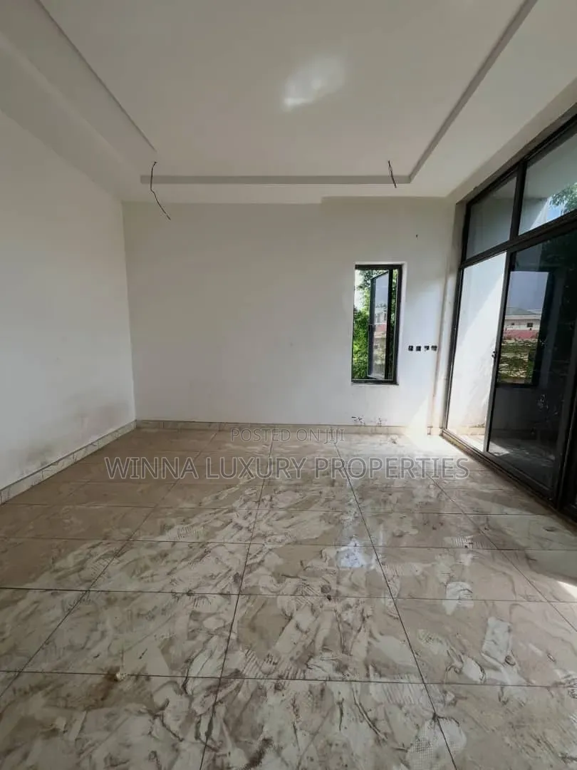 3bdrm Apartment in Wuse 2 for sale
