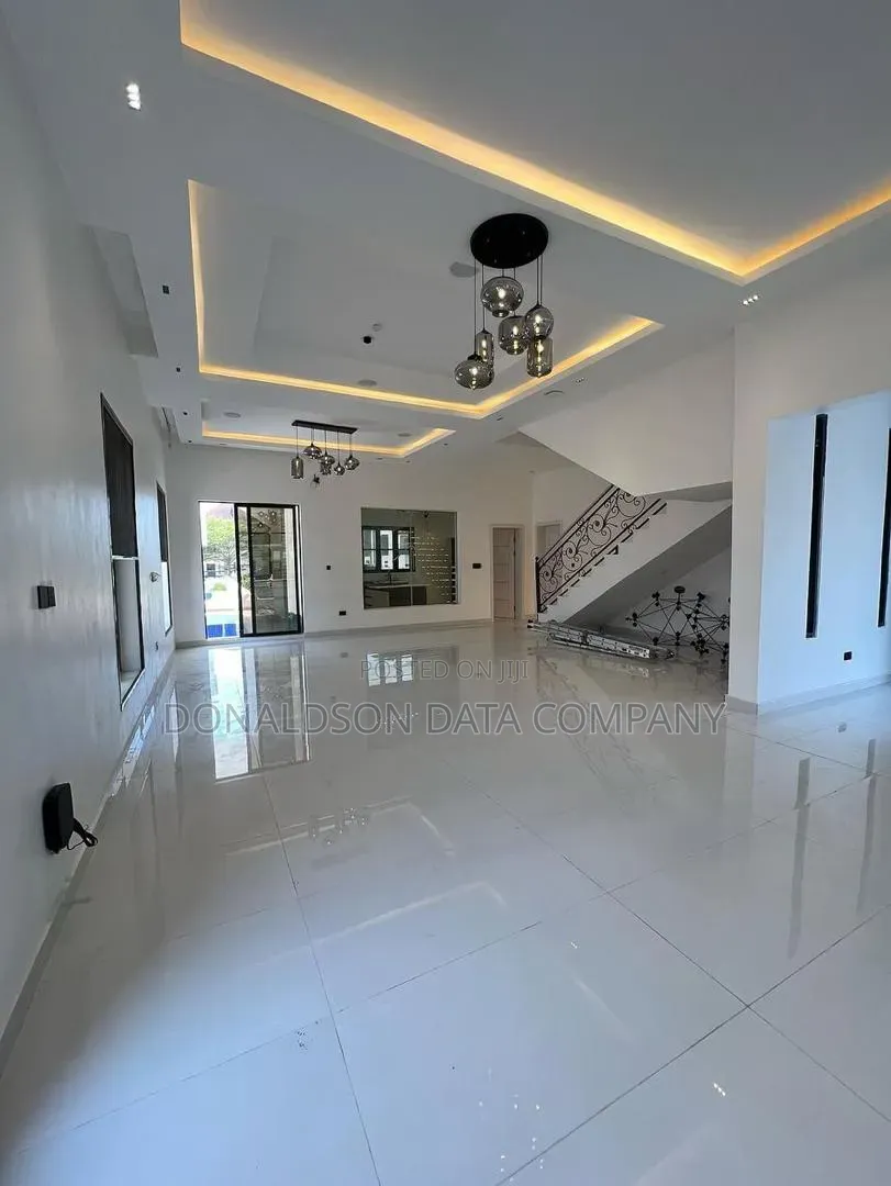 5bdrm Duplex in Ikeja Gra for sale
