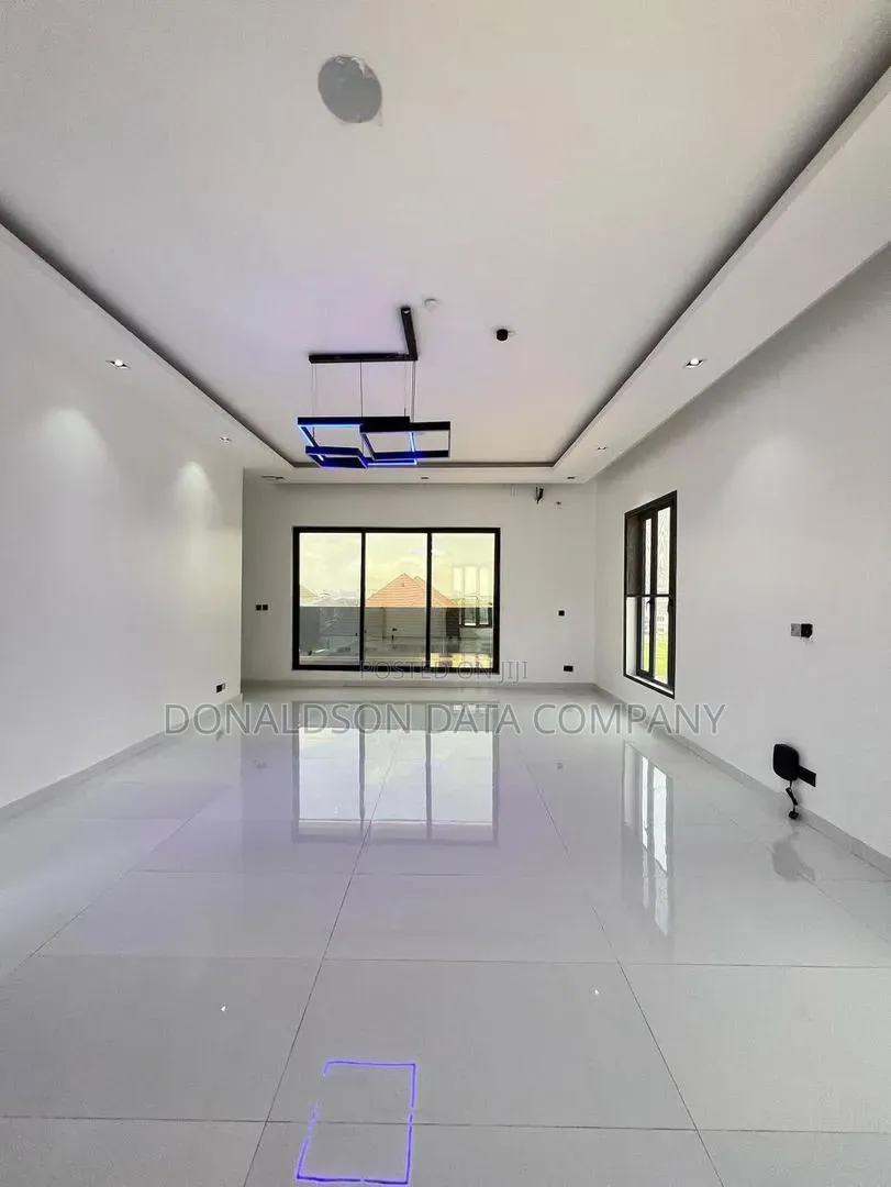5bdrm Duplex in Ikeja Gra for sale