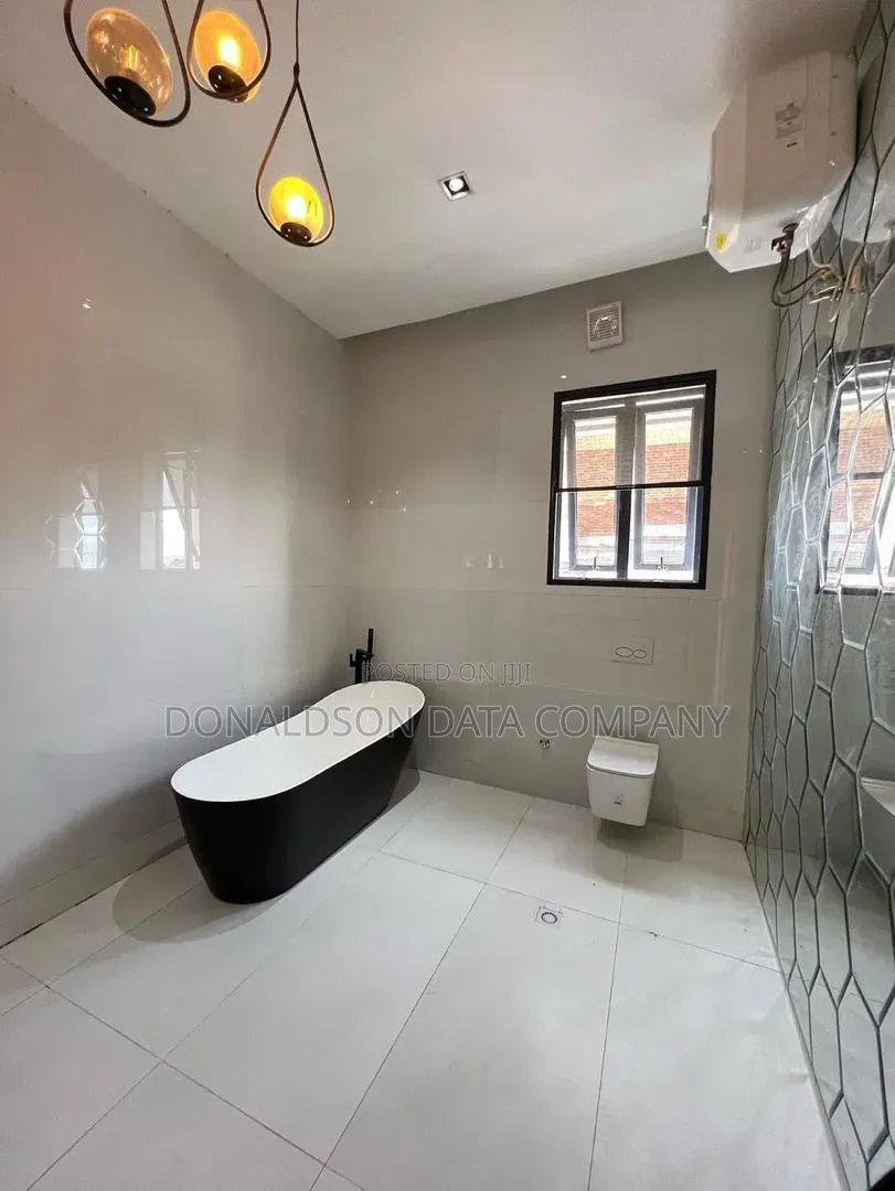 5bdrm Duplex in Ikeja Gra for sale